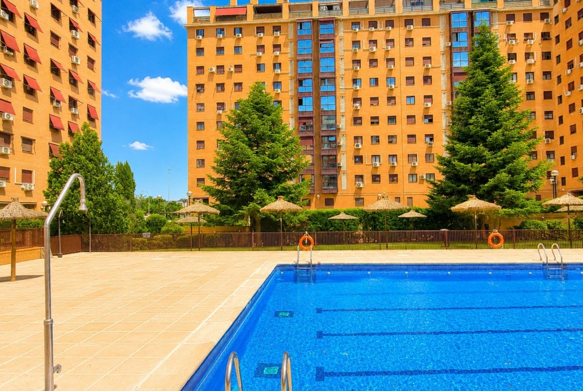 Venta Piso 4 hab., 2 baños y Garaje en Av. Poblados