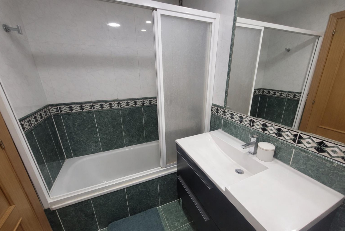 Venta Piso 4 hab., 2 baños y Garaje en Av. Poblados