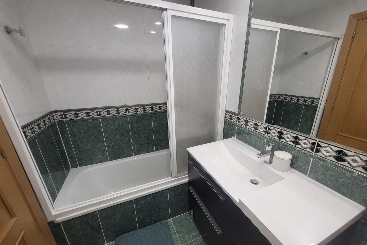 Venta Piso 4 hab., 2 baños y Garaje en Av. Poblados