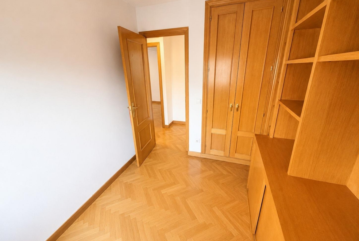 Venta Piso 4 hab., 2 baños y Garaje en Av. Poblados