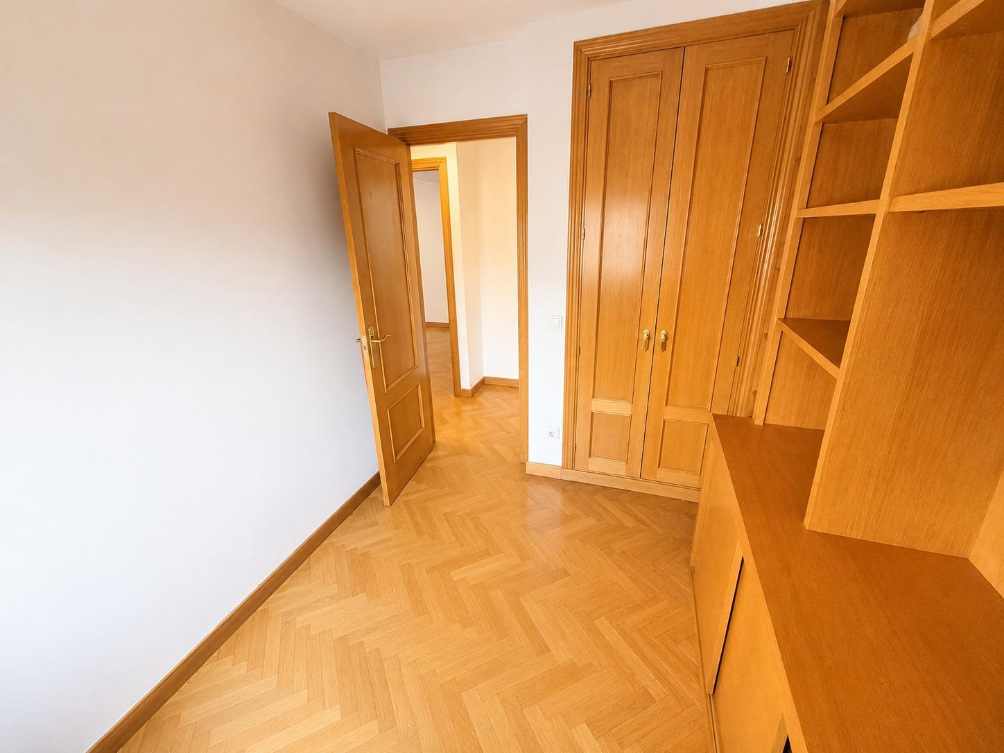 Venta Piso 4 hab., 2 baños y Garaje en Av. Poblados