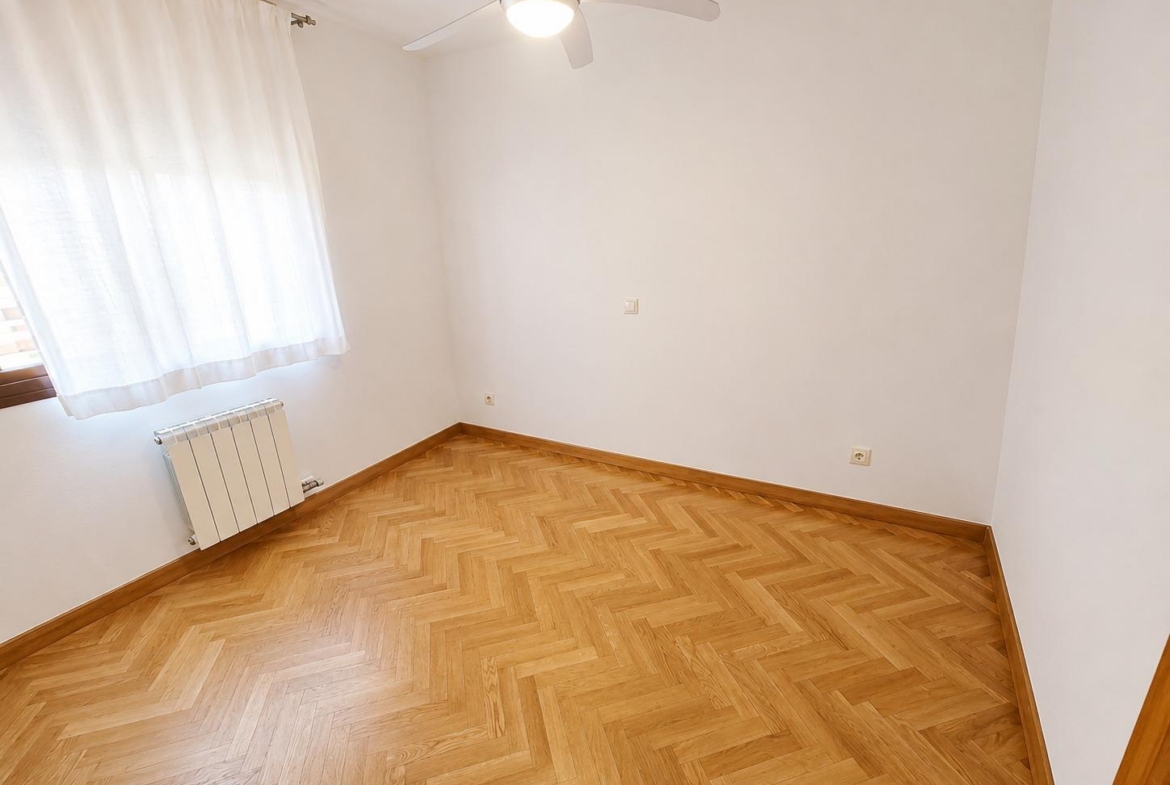 Venta Piso 4 hab., 2 baños y Garaje en Av. Poblados