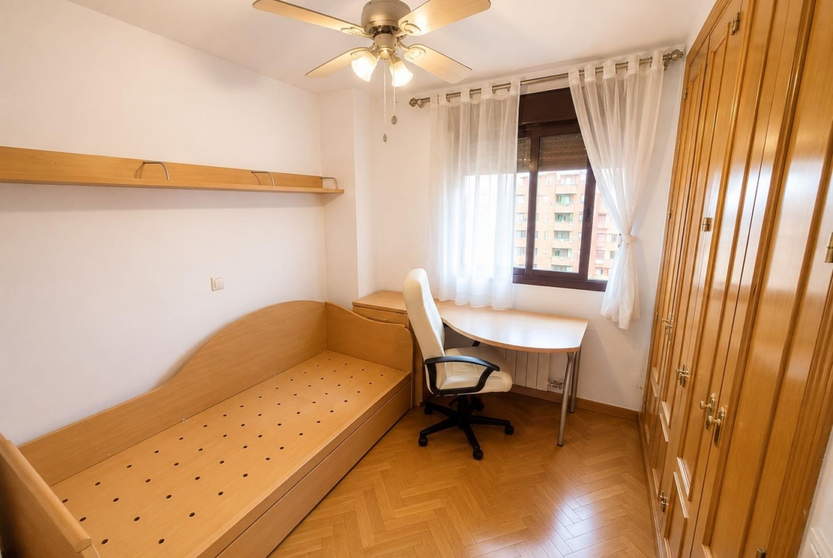 Venta Piso 4 hab., 2 baños y Garaje en Av. Poblados