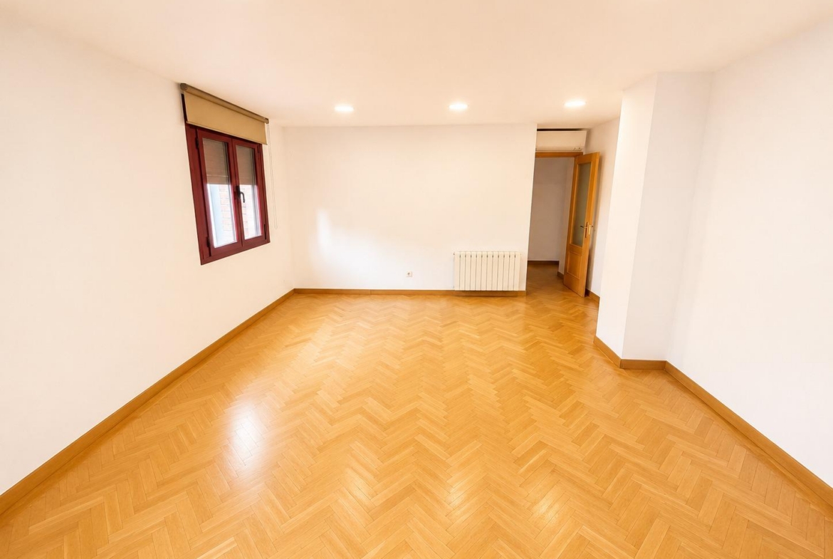 Venta Piso 4 hab., 2 baños y Garaje en Av. Poblados