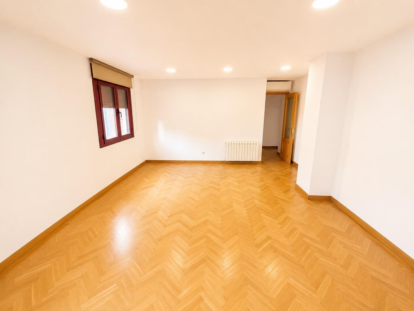 Venta Piso 4 hab., 2 baños y Garaje en Av. Poblados