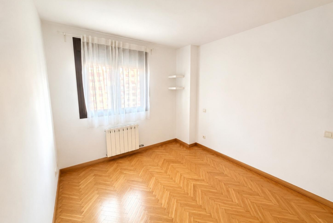 Venta Piso 4 hab., 2 baños y Garaje en Av. Poblados