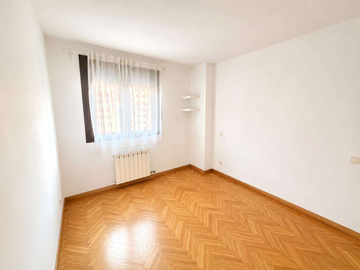 Venta Piso 4 hab., 2 baños y Garaje en Av. Poblados