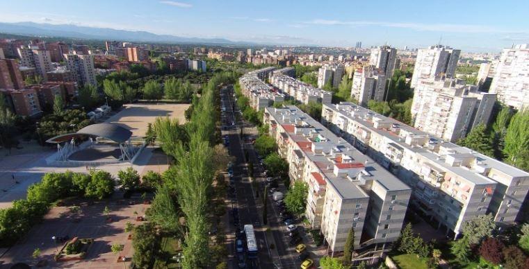 Luminoso piso  en venta con terraza y 2 dormitorios en Aluche