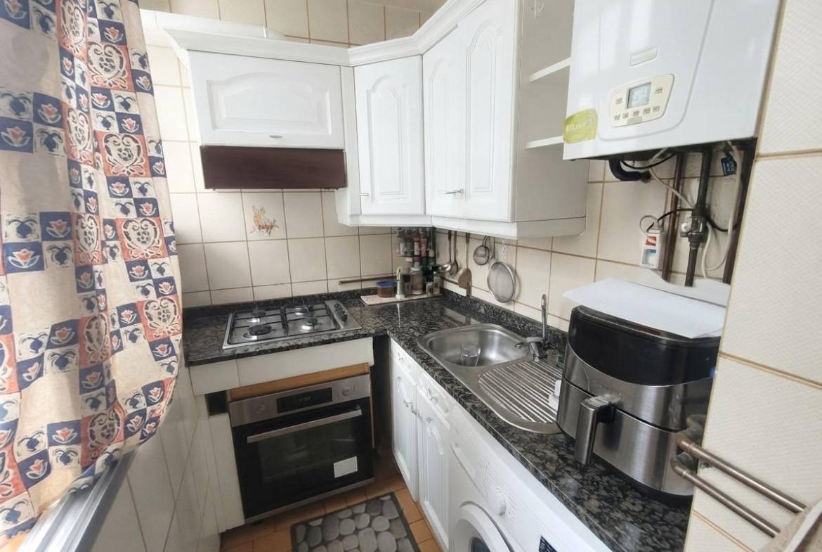 Luminoso piso  en venta con terraza y 2 dormitorios en Aluche