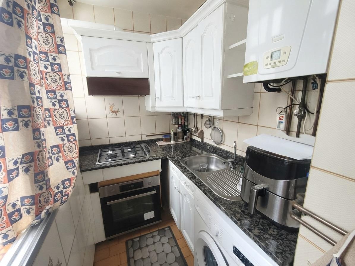 Luminoso piso  en venta con terraza y 2 dormitorios en Aluche