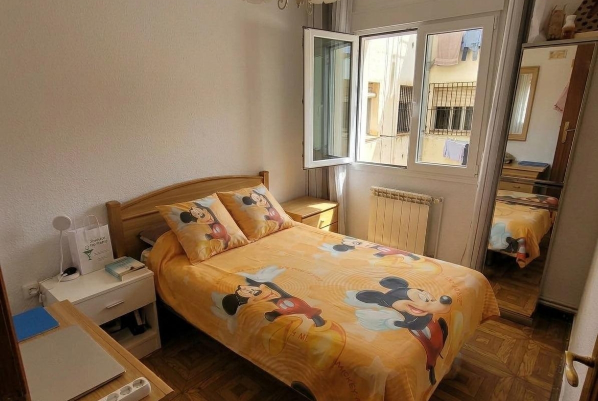 Luminoso piso  en venta con terraza y 2 dormitorios en Aluche