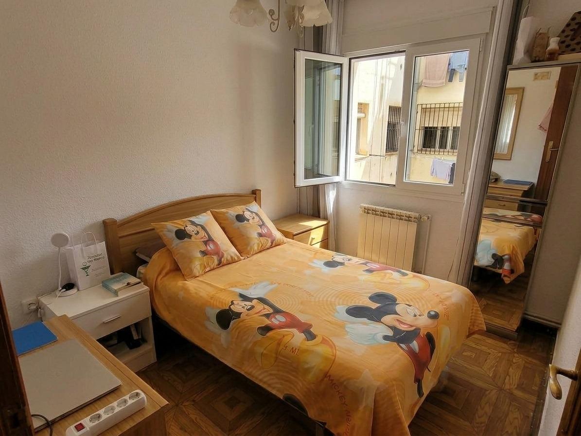 Luminoso piso  en venta con terraza y 2 dormitorios en Aluche