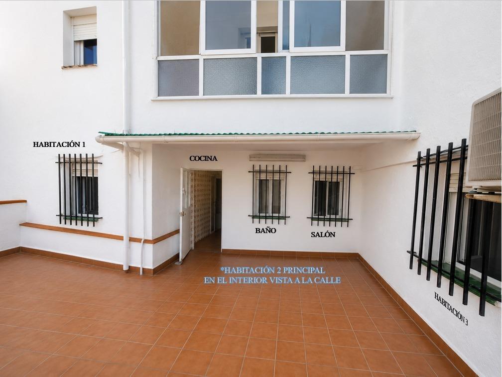 Piso en Venta con 3 habitaciones, salón, baño y patio de 40 m2 en Vía Carpetana, Madrid
